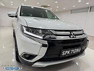 Mitsubishi Outlander 2.4 CVT 4WD Sunroof Facelift 2016 White Rear Entertainment